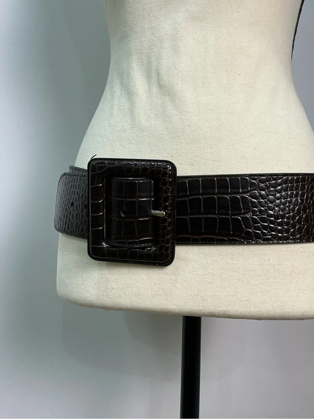 Ladies Wide Croc-Embossed Leather Fashion Belt with Square Covered Buckle